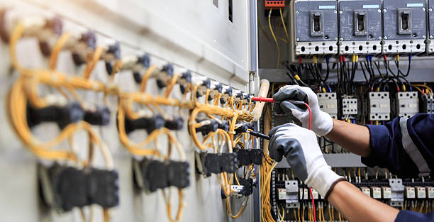 Professional Electrician technician working in Bluffton, IN